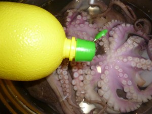 add lemon juice to octopus